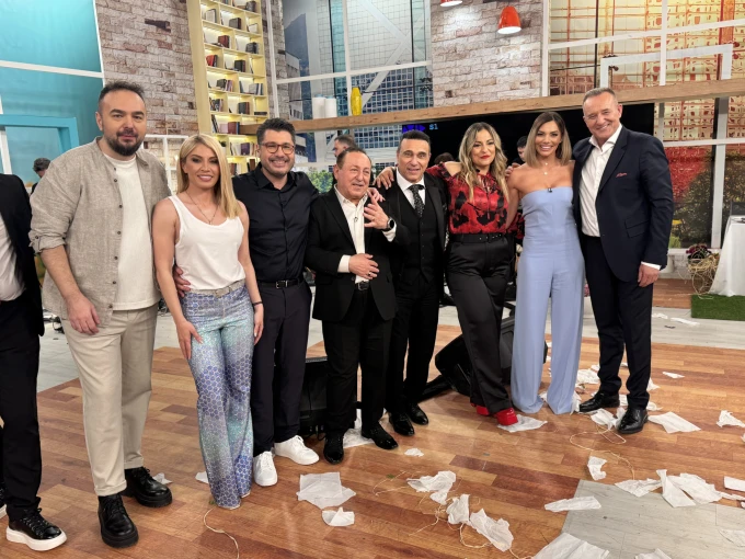 rantevou-to-pasxa.jpeg?v=0