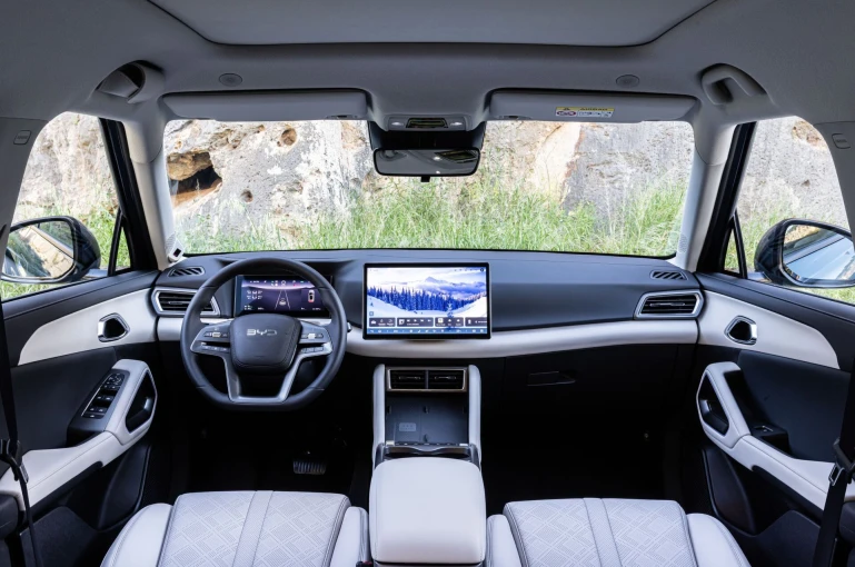 byd-atto2-dm-i-interior-3.jpg