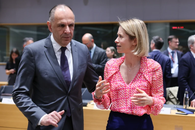 Ο Γιώργος Γεραπετρίτης συνομιλεί με την Ύπατη Εκπρόσωπο της Ευρωπαϊκής Ένωσης για Θέματα Εξωτερικής Πολιτικής και Πολιτικής Ασφαλείας Κάγια Κάλας, στο Συμβούλιο Εξωτερικών Υποθέσεων στις Βρυξέλλες, Δευτέρα 11 Μαΐου 2026 (φωτο: ΑΠΕ-ΜΠΕ/EPA/OLIVIER HOSLET)