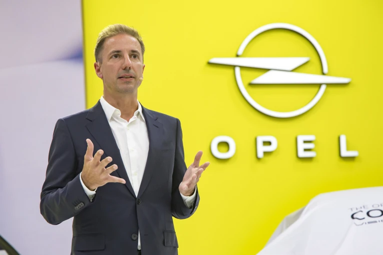 Το SUV θα σχεδιαστεί στην Opel, στο Rüsselsheim, και θα εξελιχθεί από διεθνείς ομάδες που βρίσκονται στη Γερμανία και την Κίνα, δήλωσε ο Florian Huettl, CEO της Opel.