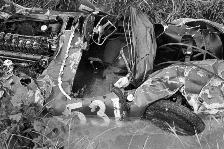 Φωτογραφία getty images: Η Ferrari του Alfonso De Portago μετά το δυστύχημα