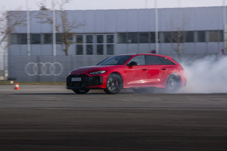 audirs5act.jpg?v=0