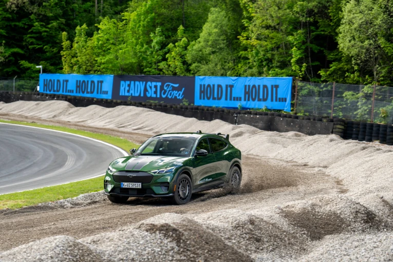 2026-mach-e-rally-01.jpg?v=0
