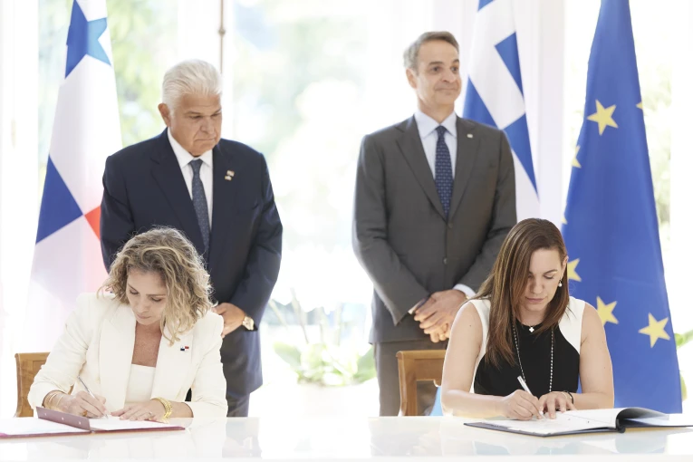 ΦΩΤΟ ΓΡΑΦΕΙΟ ΤΥΠΟΥ ΠΡΩΘΥΠΟΥΡΓΟΥ / ΔΗΜΗΤΡΗΣ ΠΑΠΑΜΗΤΣΟΣ