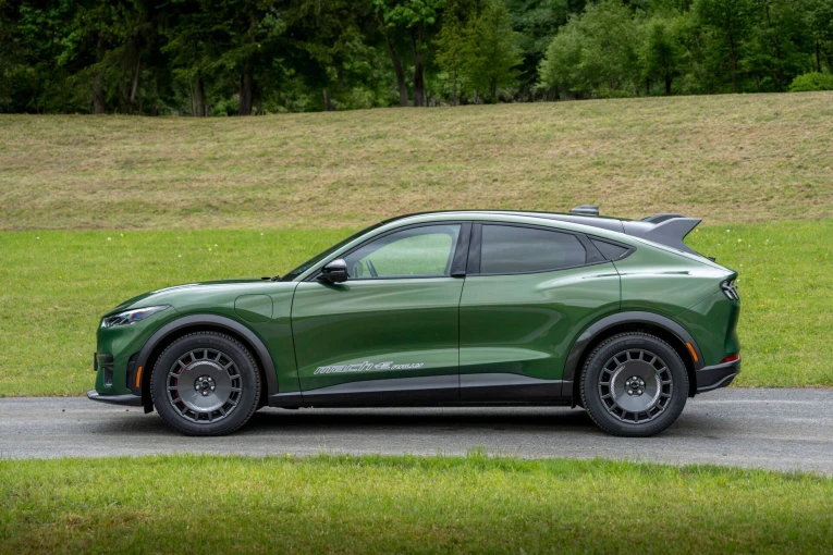 2026-ford-mustang-mach-e-rally-04.jpg