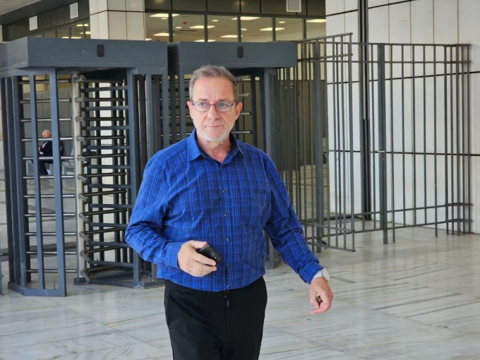 Ο Δημήτρης Λιγνάδης αποχωρεί από το Εφετείο Αθηνών / Φωτ.: Γιάννης Κέμμος / Flash.gr