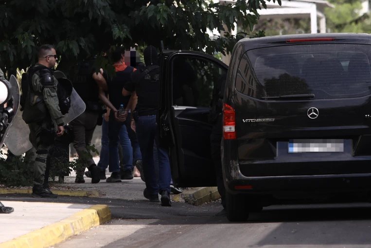 ΜΕΤΑΓΩΓΗ ΤΩΝ 2 ΥΠΟΠΤΩΝ ΓΙΑ ΤΗΝ ΥΠΟΘΕΣΗ ΜΑΡΦΙΝ ΣΤΗΝ ΕΥΕΛΠΙΔΩΝ INTIME NEWS