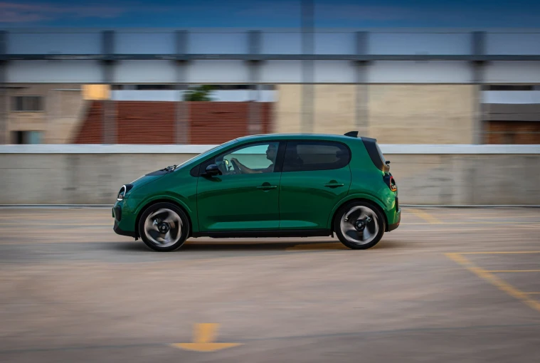 newrenaulttwingo-ath.JPG
