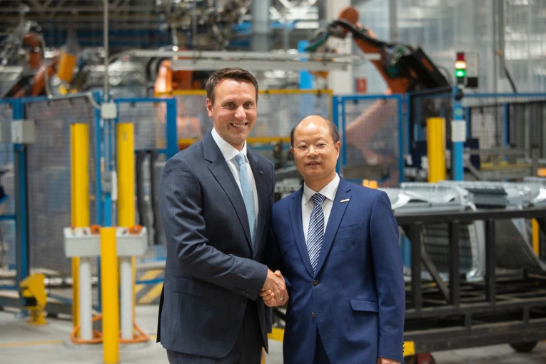ford-and-geely-auto-join-forces-in-europe-4.jpg?v=0