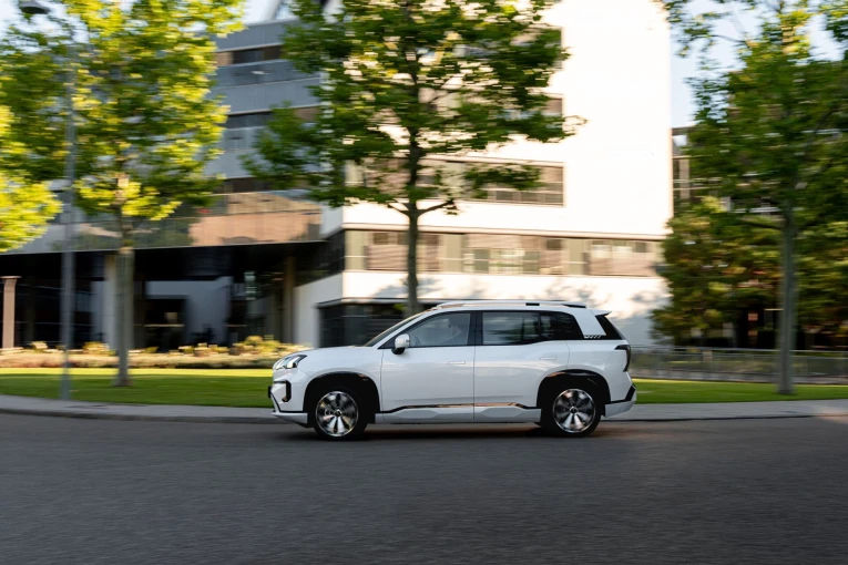 aionv-testdrive1.jpg
