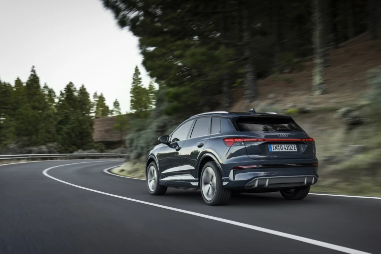 audi-q4-suv-e-tron-back.jpg?v=0