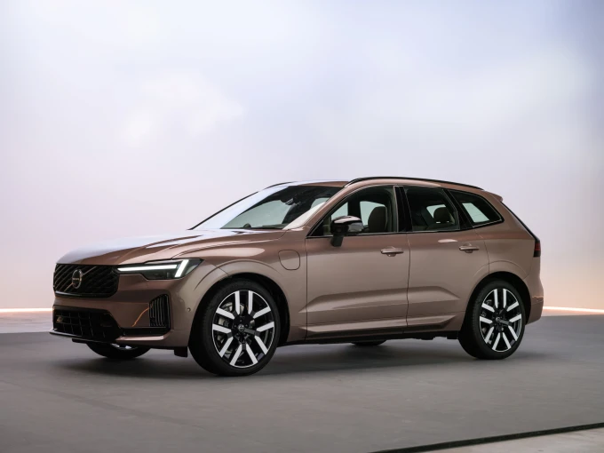 the-new-volvo-xc60-studio-front-34.jpg?v=0