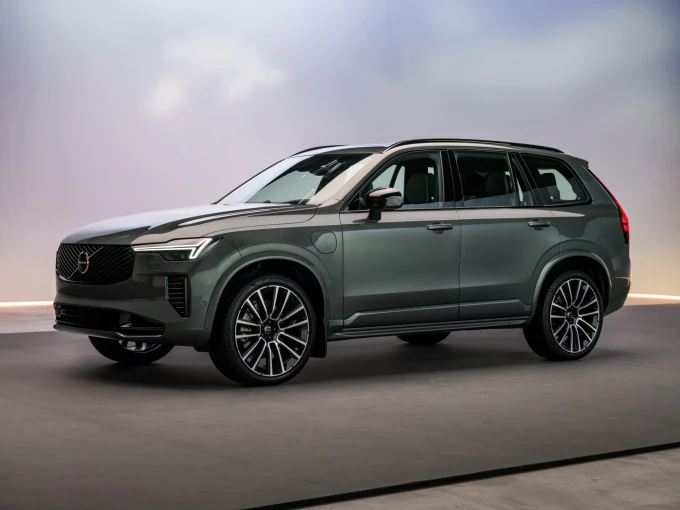 the-volvo-xc90-studio-front-34.jpg?v=0