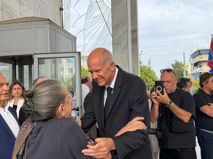 O Ανδρέας Παπανδρέου / Νεφέλη Λυμπέρη, Flash.gr