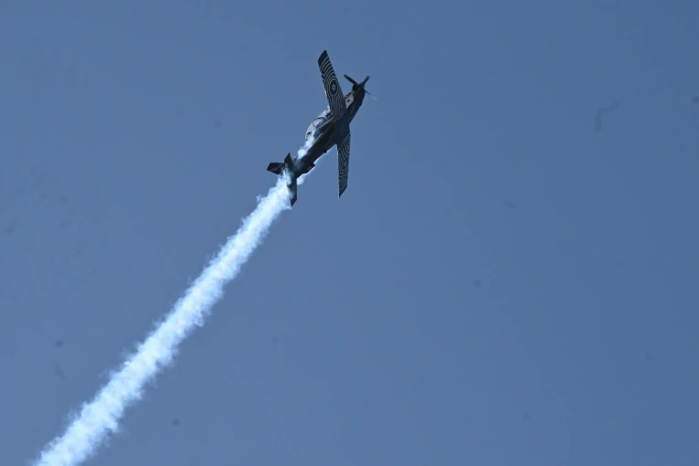 Επίδειξη αεροσκαφών της Πολεμικής Αεροπορίας στον Φλοίσβο/φωτό eurokinissi Επίδειξη αεροσκαφών της Πολεμικής Αεροπορίας στον Φλοίσβο/φωτό eurokinissi
