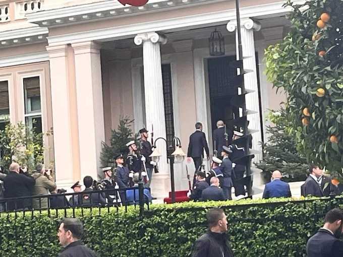          Κυριάκος Μητσοτάκης και Ταγίπ Ερντογάν μπαίνουν στο Μέγαρο Μαξίμου/flash.gr     