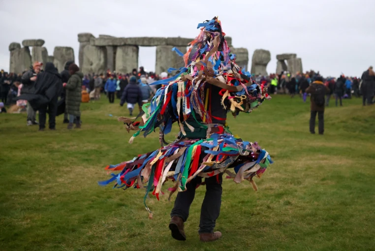 Εορτασμοί στο Στόουνχεντζ για το χειμερινό ηλιοστάσιο / Reuters 
