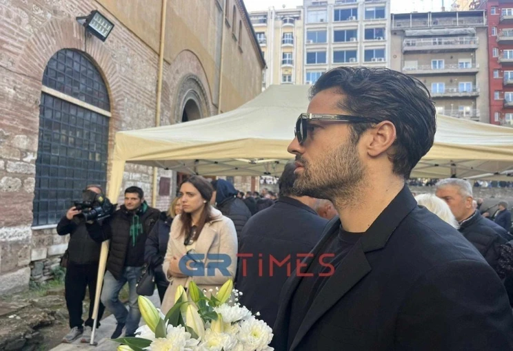 Ο Κωνσταντίνος Αργυρός στην εξόδιο ακολουθία του Βασίλη Καρρά/GRtimes Ο Κωνσταντίνος Αργυρός στην εξόδιο ακολουθία του Βασίλη Καρρά/GRtimes