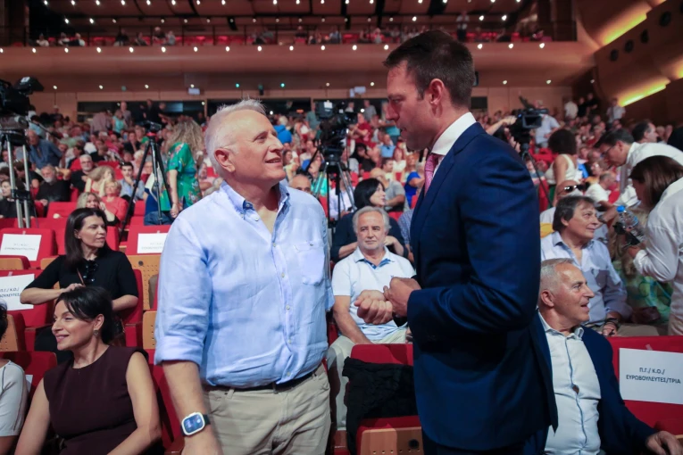 Ο Γιάννης Ραγκούσης...πρόλαβε τον Στέφανο Κασσελάκη πριν ο πρόεδρος του ΣΥΡΙΖΑ ξεκαθαρίσει τη θέση του για την κυβερνητική πρόταση / Eurokinissi