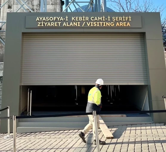 Έντονες αντιδράσεις στην Τουρκία για την είσοδο των επισκεπτών στην Αγία Σοφία 