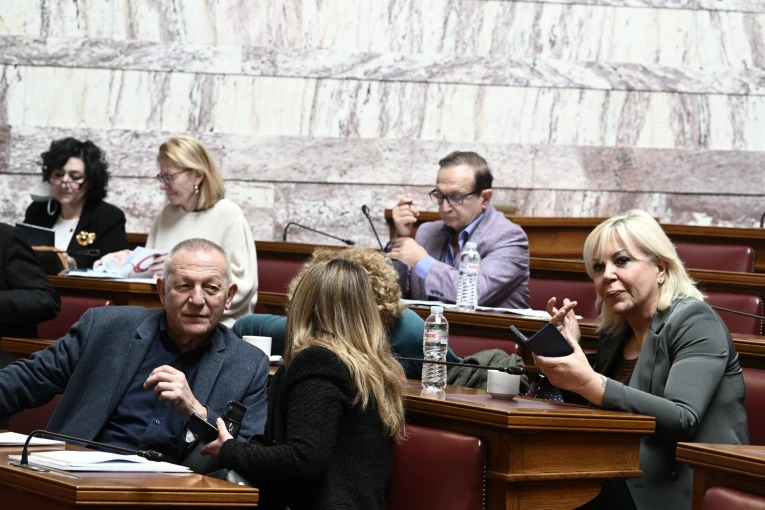 Βολές στο ΚΚΕ από Πλεύση Ελευθερίας και Νέα Αριστερά για τη στάση του κατά της ρύθμισης για τους ομόφυλους / Eurokinissi