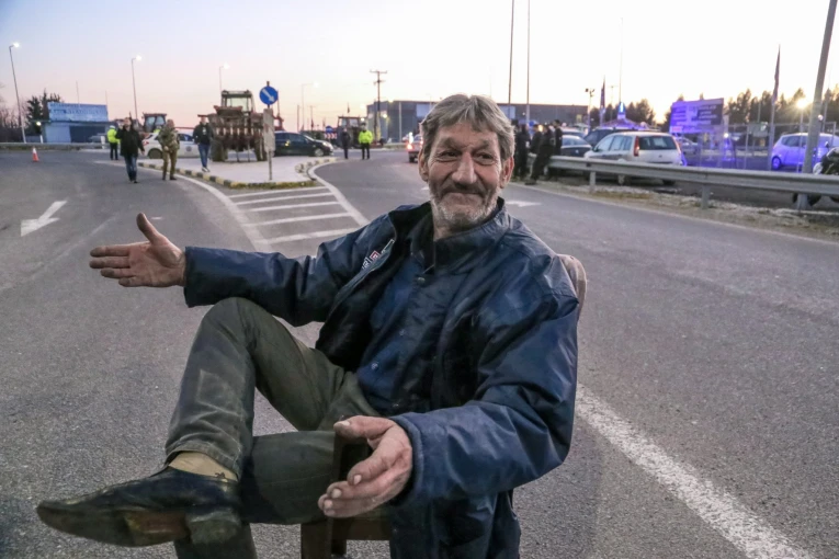 Αγρότης στο μπλόκο στον Πλατύκαμπο Λάρισας / Eurokinissi Αγρότης στο μπλόκο στον Πλατύκαμπο Λάρισας / Eurokinissi