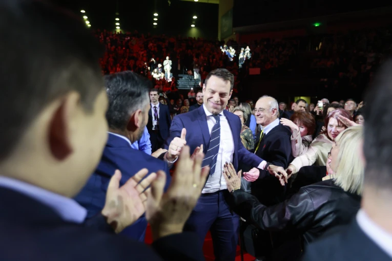 Η είσοδος του Στέφανου Κασσελάκη στο συνέδριο / eurokinissi Η είσοδος του Στέφανου Κασσελάκη στο συνέδριο / eurokinissi