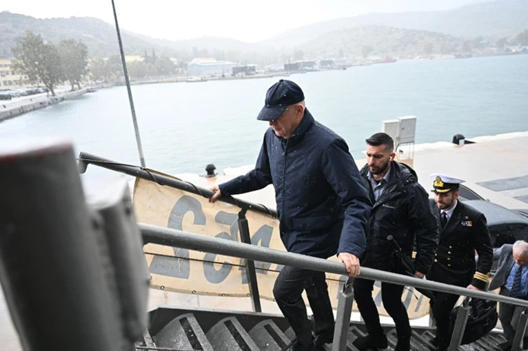 O Νίκος Δένδιας στη φρεγάτα «Ύδρα» / Eurokinissi