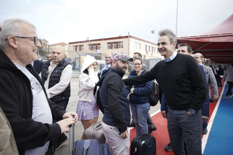 Ο Κυριάκος Μητσοτάκης στο λιμάνι της Μυτιλήνης / Γραφείο Τύπου Πρωθυπουργού