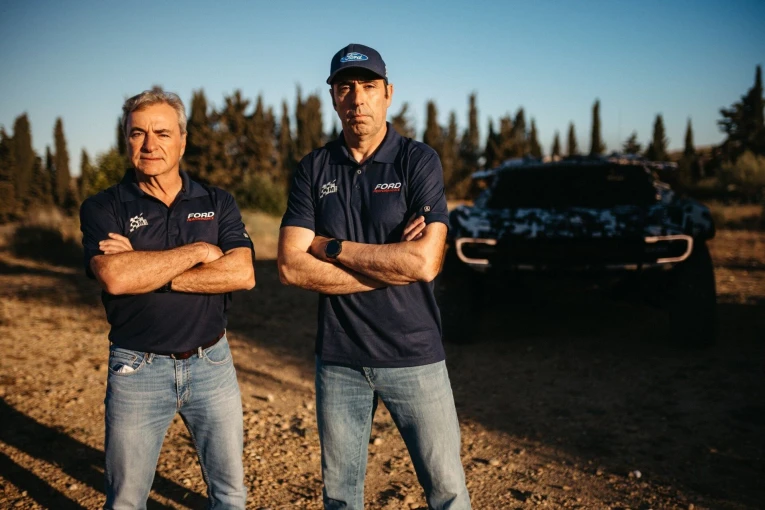 carlos-sainz-sr-nani-roma-dakar-ford-raptor-02.jpg?v=0