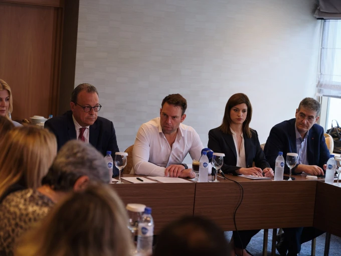Συνάντηση Στέφανου Κασσελακη με τα προεδρεία Ποντιακων Οργανώσεων στο Μακεδονία Παλλάς / intime Συνάντηση Στέφανου Κασσελακη με τα προεδρεία Ποντιακων Οργανώσεων στο Μακεδονία Παλλάς / intime