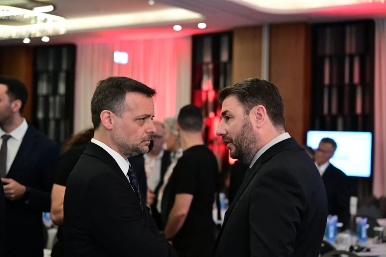 Με κλειστά χαρτιά, επί του παρόντος ο δήμαρχος Αθηναίων Χάρης Δούκας / Eurokinissi Με κλειστά χαρτιά, επί του παρόντος ο δήμαρχος Αθηναίων Χάρης Δούκας / Eurokinissi