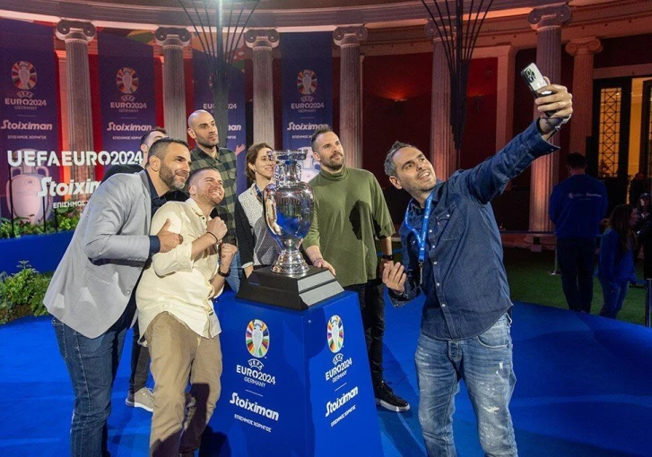 Στιγμές από την εκδήλωση της παρουσίασης του τροπαίου του UEFA EURO 2024™ από τη Stoiximan στο Ζάππειο Μέγαρο 