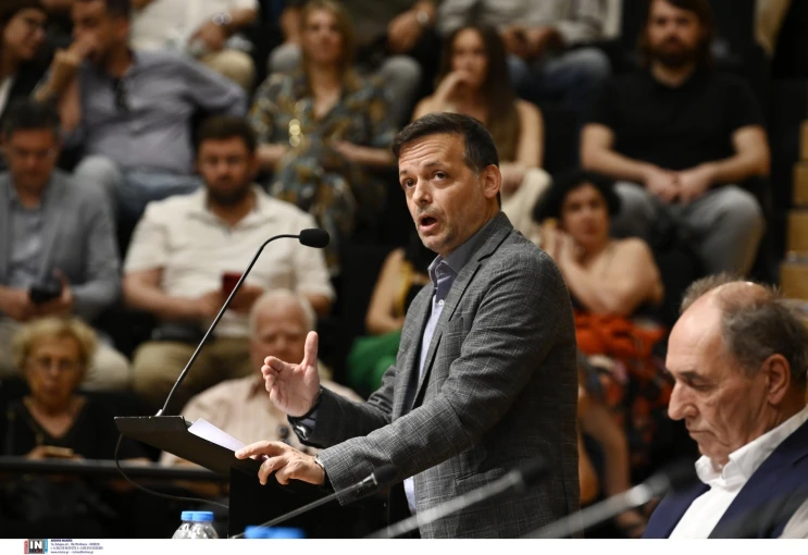 Προαναγγελία υποψηφιότητας από τον Χάρη Δούκα την ώρα της συνεδρίασης στη Χαριλάου Τρικούπη Προαναγγελία υποψηφιότητας από τον Χάρη Δούκα την ώρα της συνεδρίασης στη Χαριλάου Τρικούπη