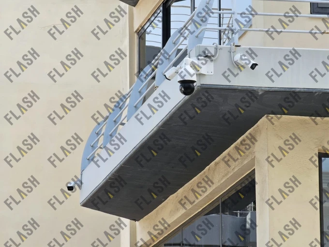          Γεμάτο κάμερες το εξωτερικό του κτιρίου της τεχνικής εταιρείας / Φωτ.: Γιάννης Κέμμος / flash.gr     