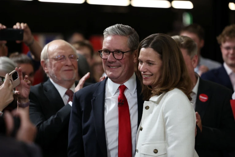 Ο Κιρ Στάρμερ με τη σύζυγό του Βικτόρια Αλεξάντερ / Reuters