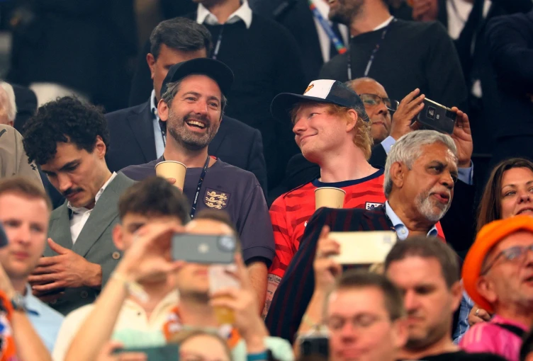 Ο Εντ Σιράν στον αγώνα Ολλανδία - Αγγλία στον ημιτελικό του Euro 2024