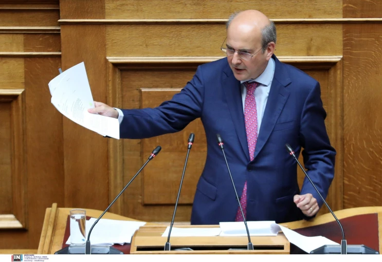 Ο Κωστής Χατζηδάκης στο βήμα της Βουλής / Intime