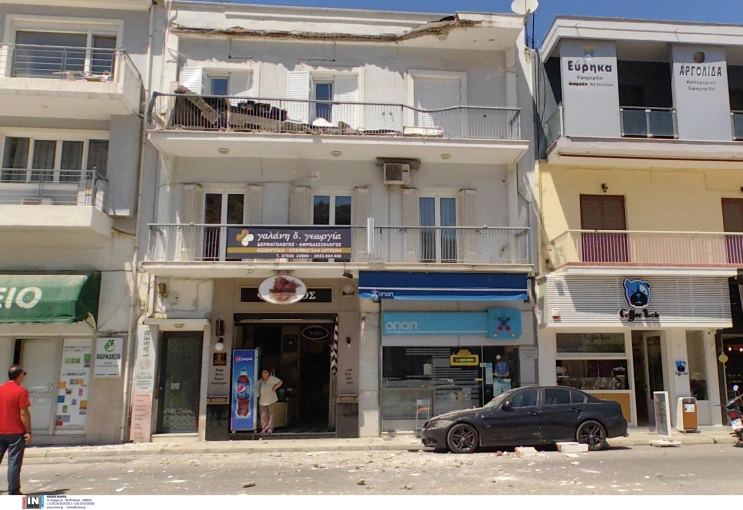 Μπαλκόνι κατέρρευσε στο κέντρο του Ναυπλίου 