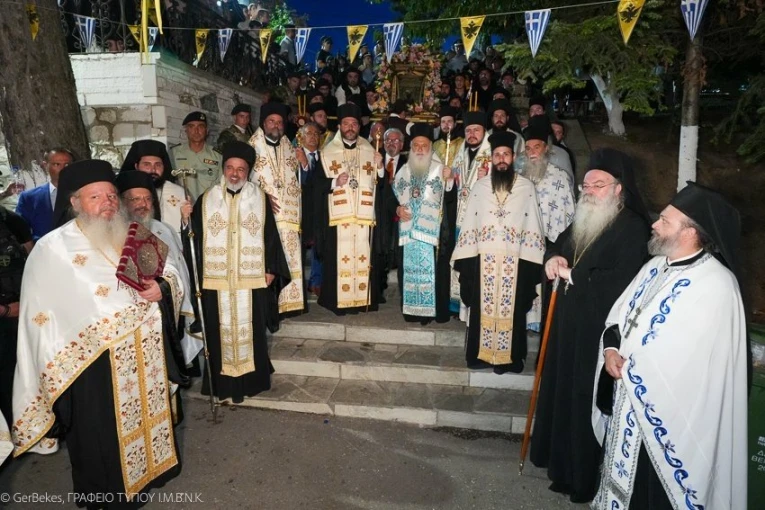 Ο Εσπερινός της Κοίμησης της Θεοτόκου στην Παναγία Σουμελά στο Βέρμιο Ο Εσπερινός της Κοίμησης της Θεοτόκου στην Παναγία Σουμελά στο Βέρμιο