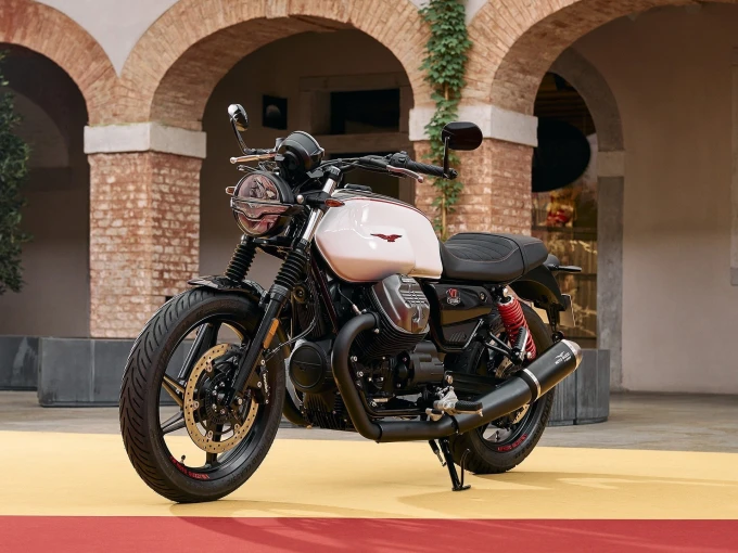 07-moto-guzzi-v7-stone-ten.jpg?v=0 07-moto-guzzi-v7-stone-ten.jpg?v=0
