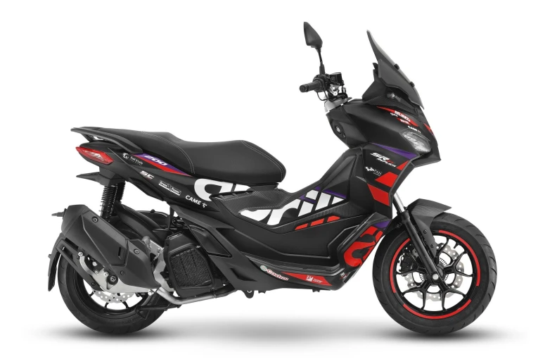 04-aprilia-sr-gt-replica-200-2024.jpg?v=0