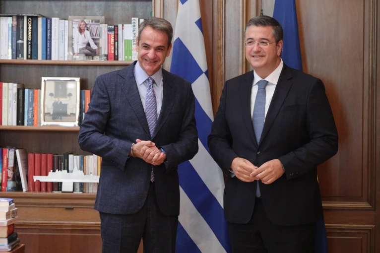ΦΩΤΟ ΑΡΧΕΙΟΥ: ΣΥΝΑΝΤΗΣΗ ΤΟΥ ΠΡΩΘΥΠΟΥΡΓΟΥ ΚΥΡΙΑΚΟΥ ΜΗΤΣΟΤΑΚΗ ΜΕ ΤΟΝ ΠΕΡΙΦΕΡΕΙΑΡΧΗ ΚΕΝΤΡΙΚΗΣ ΜΑΚΕΔΟΝΙΑΣ ΑΠΟΣΤΟΛΟ ΤΖΙΤΖΙΚΩΣΤΑ (ΓΙΑΝΝΗΣ ΠΑΝΑΓΟΠΟΥΛΟΣ / EUROKINISSI) ΦΩΤΟ ΑΡΧΕΙΟΥ: ΣΥΝΑΝΤΗΣΗ ΤΟΥ ΠΡΩΘΥΠΟΥΡΓΟΥ ΚΥΡΙΑΚΟΥ ΜΗΤΣΟΤΑΚΗ ΜΕ ΤΟΝ ΠΕΡΙΦΕΡΕΙΑΡΧΗ ΚΕΝΤΡΙΚΗΣ ΜΑΚΕΔΟΝΙΑΣ ΑΠΟΣΤΟΛΟ ΤΖΙΤΖΙΚΩΣΤΑ (ΓΙΑΝΝΗΣ ΠΑΝΑΓΟΠΟΥΛΟΣ / EUROKINISSI)