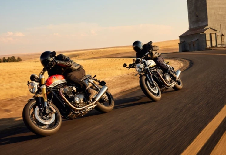 Παράλληλα, οι κλασικοί θρύλοι Speed Twin και Bonneville (T100, T120) διατίθενται με μειώσεις έως 1.300€