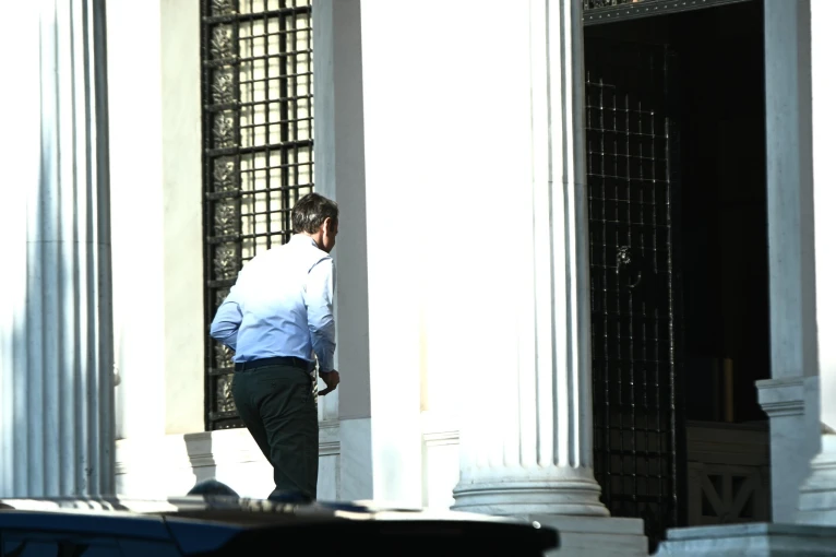Το μεσημέρι συνεδριάζει το ΚΥΣΕΑ υπό τον Κυριάκο Μητσοτάκη για να εξεταστούν όλα τα σχέδια της Αθήνας και τα σενάρια μετά από τη δραματική κλιμάκωση της έντασης στη Μέση Ανατολή / Φωτ. Αρχείου ΚΥΣΕΑ Eurokinissi Το μεσημέρι συνεδριάζει το ΚΥΣΕΑ υπό τον Κυριάκο Μητσοτάκη για να εξεταστούν όλα τα σχέδια της Αθήνας και τα σενάρια μετά από τη δραματική κλιμάκωση της έντασης στη Μέση Ανατολή / Φωτ. Αρχείου ΚΥΣΕΑ Eurokinissi