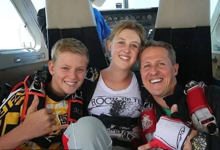 Φωτογραφία αρχείου: Instagram Gina Maria Schumacher: Ο Μίκαελ Σουμέχερ (δεξιά) με την κόρη του Τζίνα Μαρία (στη μέση) και τον γιό του Μικ (αριστερά)