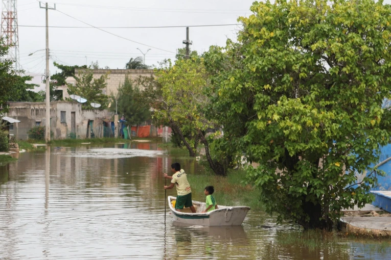          Ο τυφώνας Milton χτύπησε τις ακτές στον Κόλπο του Μεξικού και οδεύει προς τη Φλόριντα/ Reuters     