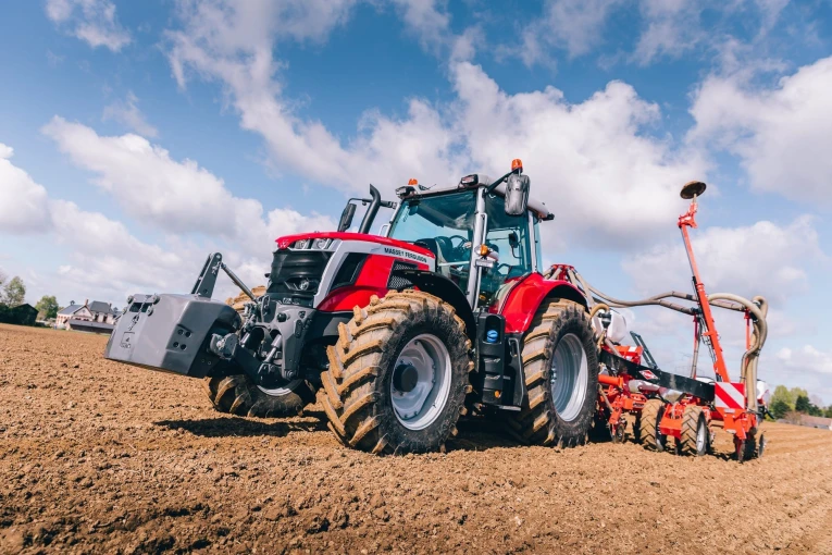mf-6s-tractor-of-the-year-in-spain-2.jpg?v=0