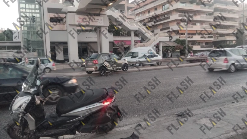 Τροχαίο στην Ποσειδώνος / flash.gr Τροχαίο στην Ποσειδώνος / flash.gr