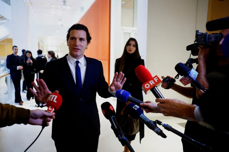 Ο δικηγόρος του Ζεράρ Ντεπαρντιέ, Jeremie Assous, μιλά στον Τύπο πριν την έναρξη της δίκης / Reuters